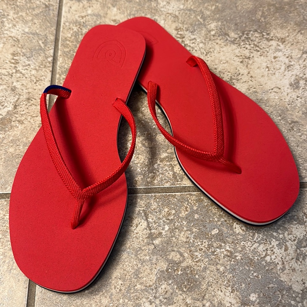 Rothy’s Firecracker Red Flip Flops Sandals Sz 8 New in Box